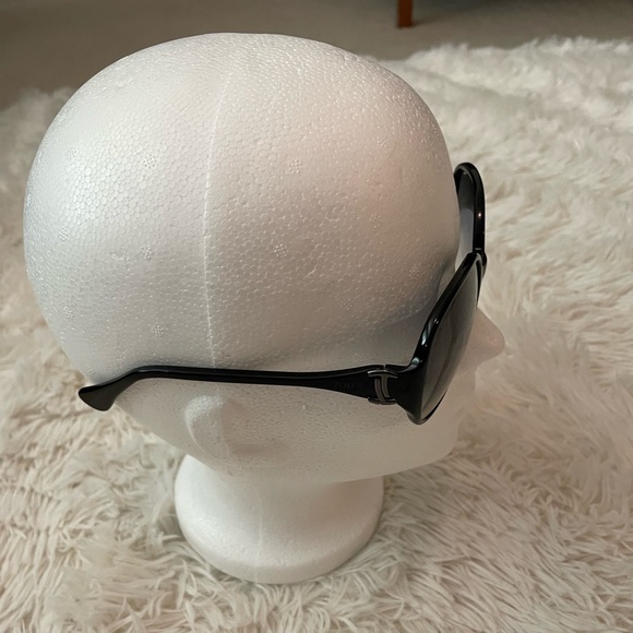 Gorgeous Tod’s oversized sunglasses - Picture 2 of 13